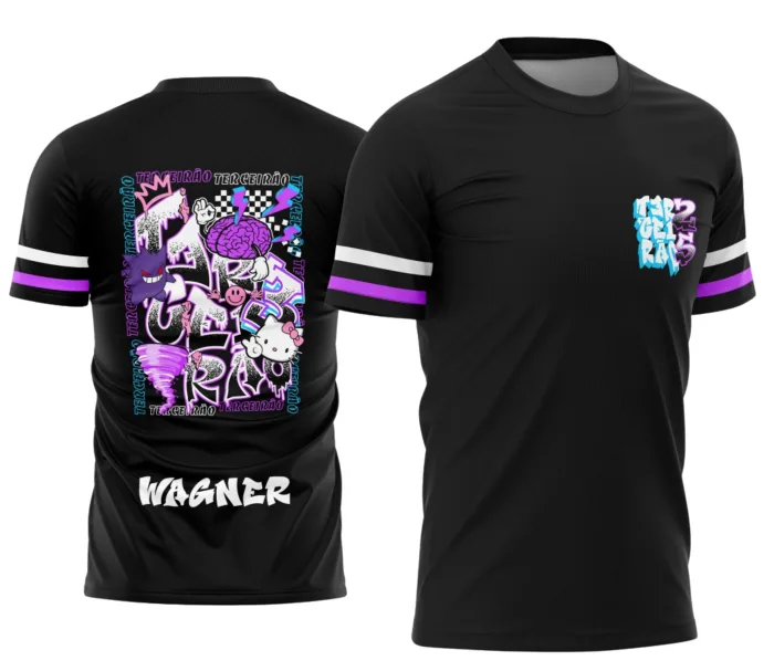 Foto da camiseta unissex preta com logo no peito e estampa grande nas costas do personagem Gengar junto com Hello Kitty, perfeita para quem curte o tema Terceirão.