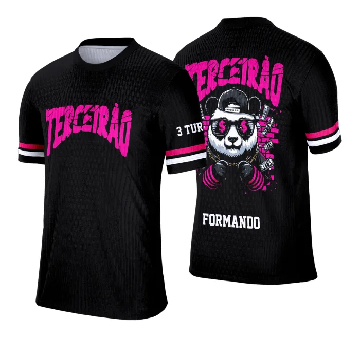 Camiseta preta unissex com logo no peito e estampa grande nas costas mostrando tema Terceirão Panda Estilo Único, ideal para quem busca estilo único e moderno.