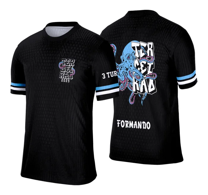 Foto de camiseta unissex preta com logo no peito e estampa grande nas costas inspirada em Terceirão grafitte estilo polvo azul.