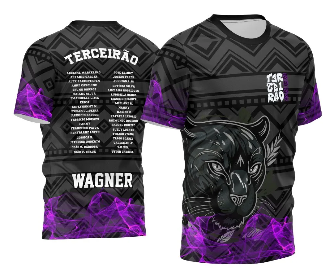 Camiseta unissex preta com logo no peito e estampa grande nas costas estilo Pantera Negra camuflada, perfeita para turma do terceirão 2026.