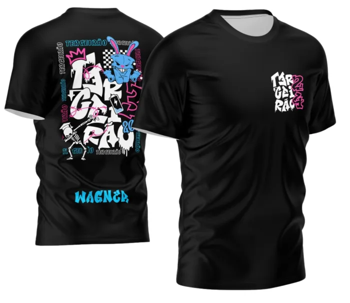 Camiseta preta unissex com logo no peito e estampa grande nas costas mostrando um coelho estilizado para Terceirão.
