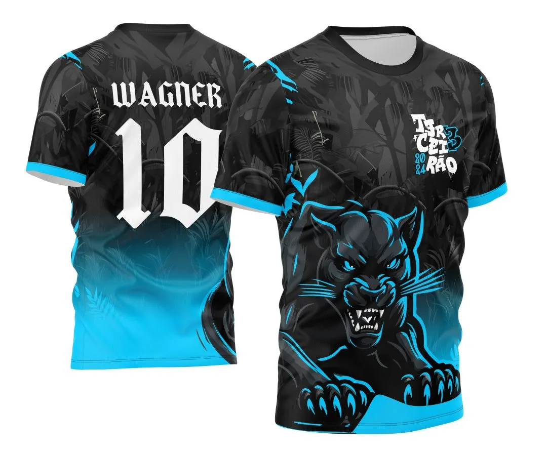 Camiseta preta unissex com logo no peito e estampa grande nas costas do tema Terceirão Pantera Negra em estilo degradê moderno, ideal para estudantes e fãs de design contemporâneo.