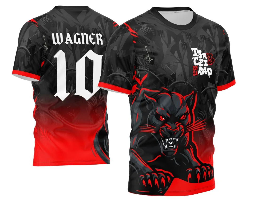 Camiseta unissex preta com logo no peito e estampa grande nas costas do Terceirão Pantera Negra em estilo degrade moderno, destacando um visual ousado e atraente para jovens.