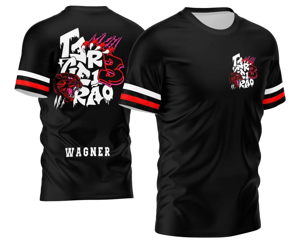 Camiseta preta unissex com logo no peito e estampa grande nas costas da Pantera Negra, perfeita para o terceiro ano e ocasiões especiais.
