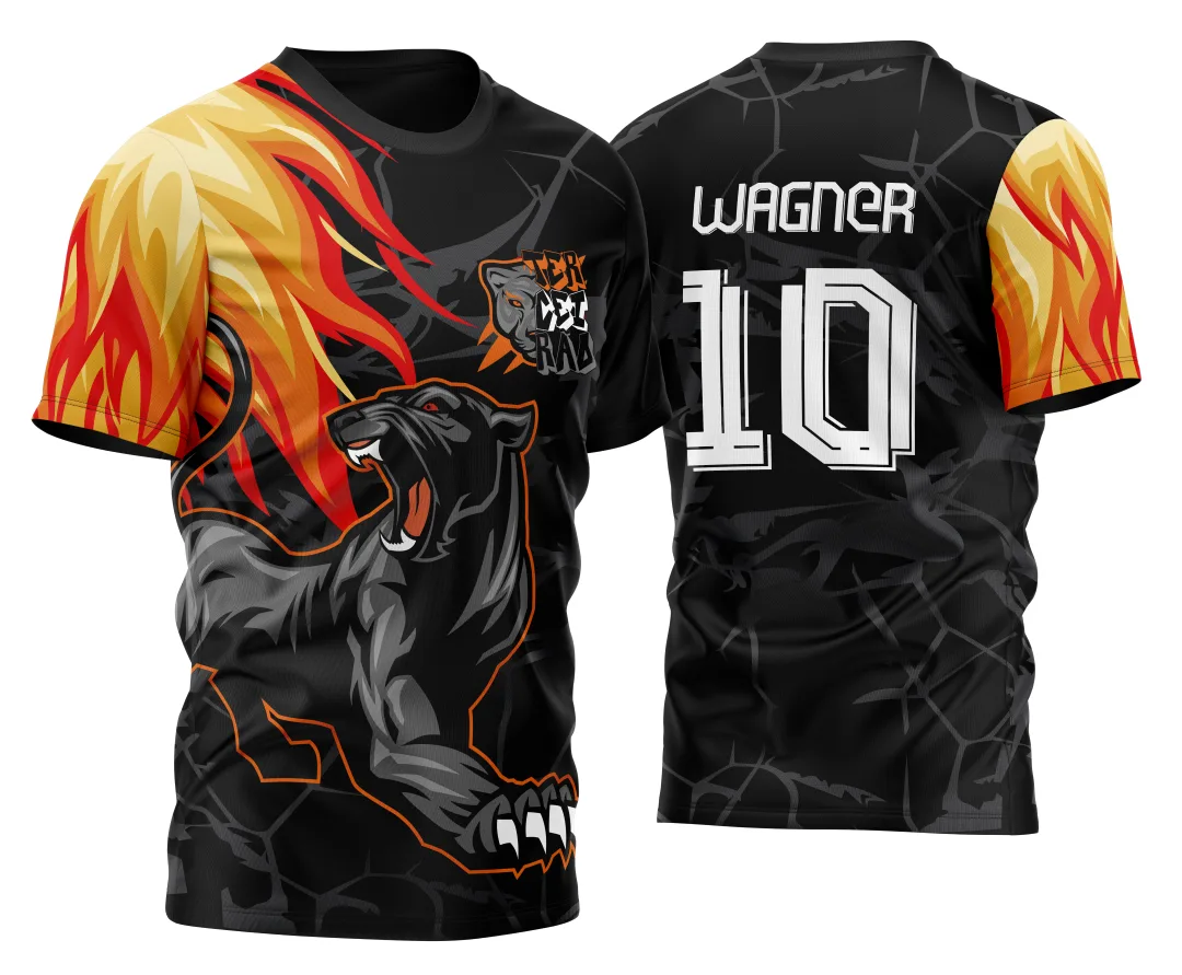 Camiseta preta unissex com logo no peito e estampa grande nas costas do tema Pantera Negra com fogo, ideal para turma do terceirão.