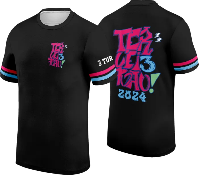 Camiseta unissex preta com logo no peito e estampa grande nas costas, estilo manuscrito, perfeito para quem quer destacar o Terceirão com personalidade única.
