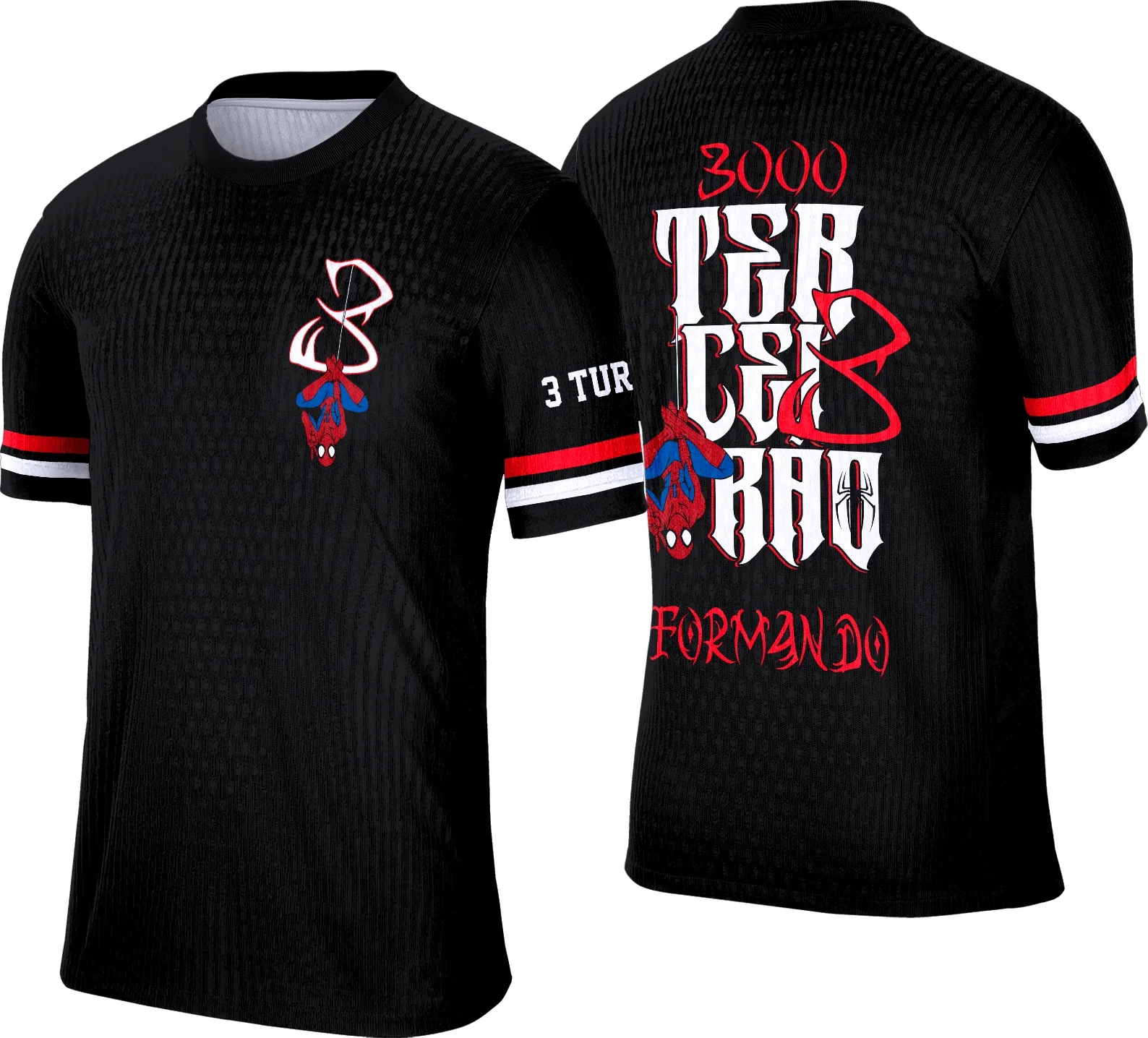 Foto de camiseta unissex preta com logo no peito e estampa grande nas costas, tema Terceirão Homem Aranha, design moderno e ideal para fãs da turma do ensino médio.